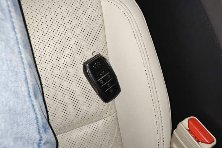 Used Toyota Vellfire 2024 Crown Dual-Engine 2.5L Ultimate Edition
