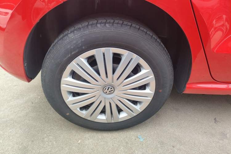 Used Volkswagen Polo 2016 1.6L Automatic Comfort Model Right Rear Wheel Hub