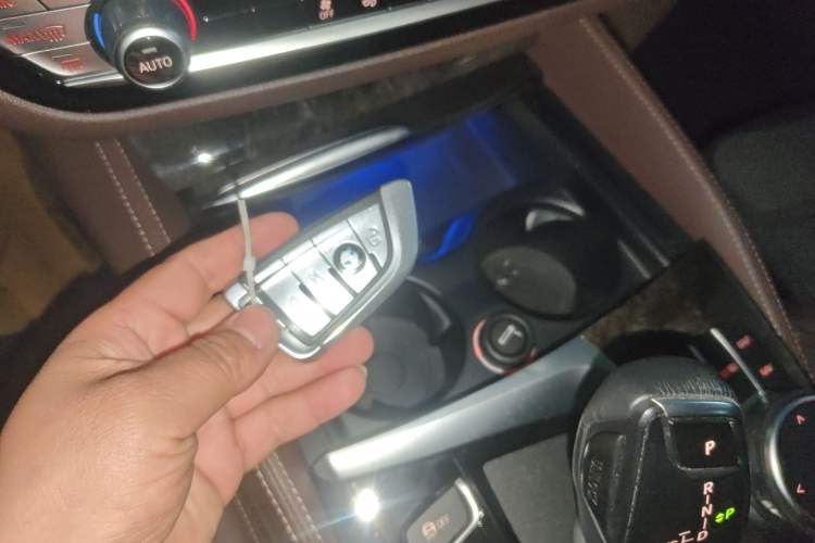 Used BMW 5 Series 2019 525Li M Sport Package Vehicle Key