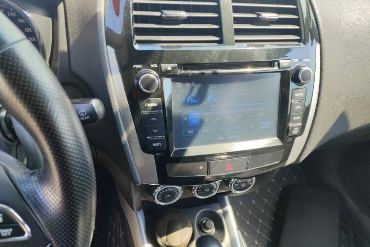 Used Peugeot 4008 2013 2.0L Two-Wheel Drive Fashion Edition
