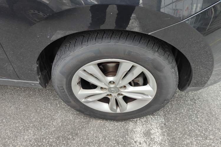 Used Hyundai ix35 2010 2.0L Automatic Two-Wheel Drive Elite Edition GLS Right Front Wheel Hub