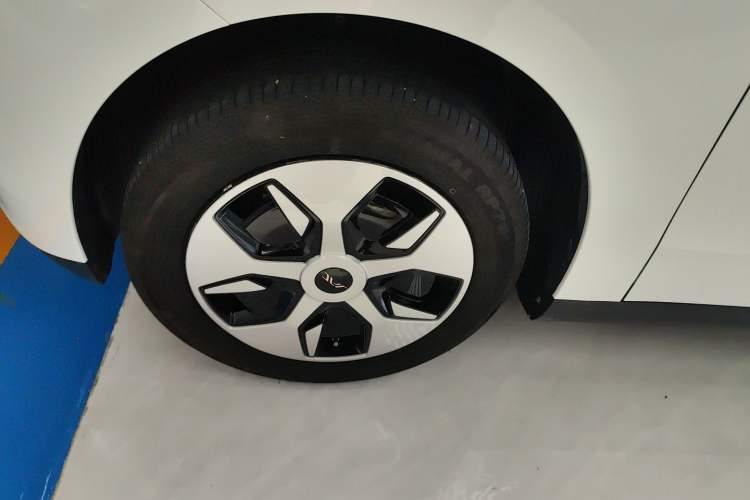 Used JAC Yiwei 3 2024 Zhi'ai Edition 330km Lite Left Front Wheel Hub