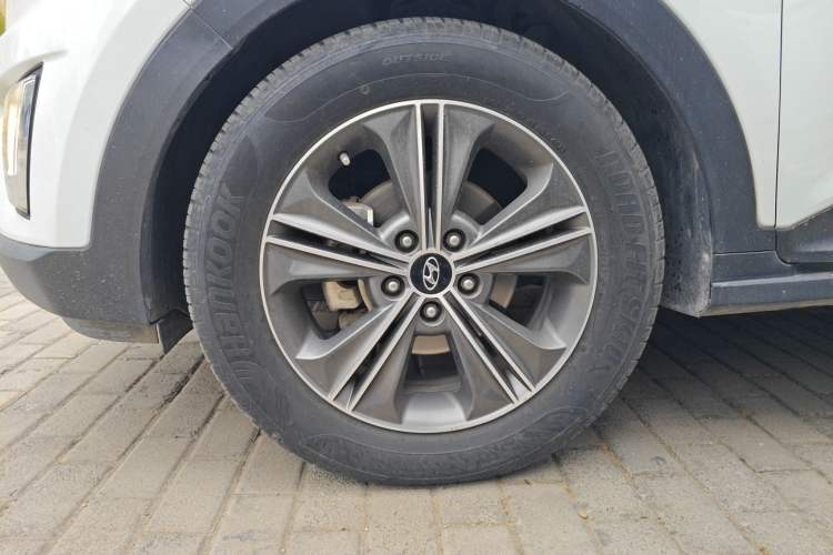 Used Hyundai ix25 2015 1.6L Automatic Two-Wheel Drive Smart GLS Trim Left Front Wheel Hub