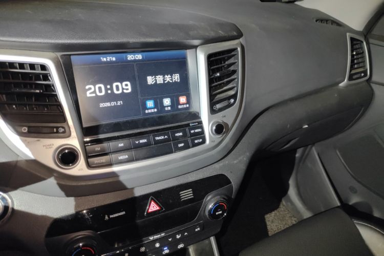 Used Hyundai Tucson 2015 1.6T Dual-Clutch Two-Wheel-Drive Smart Model Audio And AC Panel