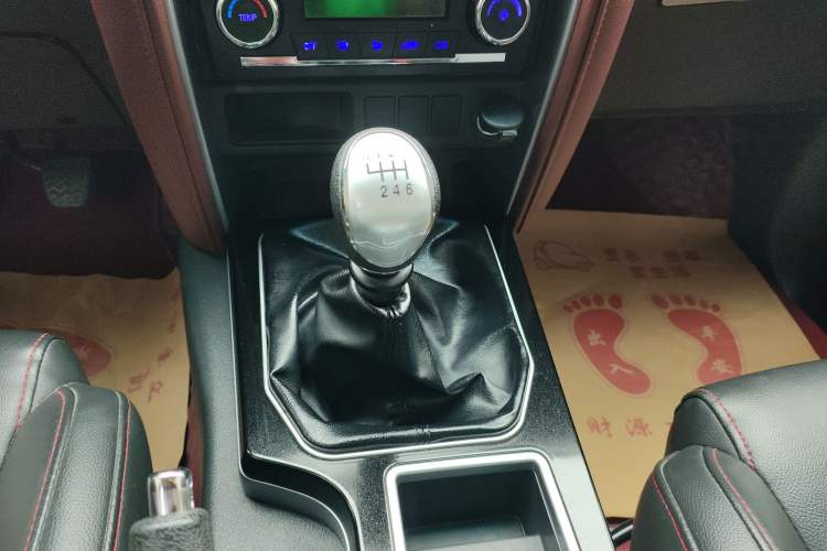 Used Huanghai Xianglong 2020 2.5T N1S Two-Wheel Drive Diesel Sport Edition with Extended Flat-Bottom Cargo Bed China VI Emission Standard JE4D25Q6A
