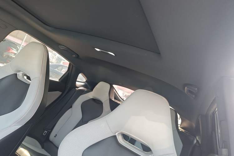 Used Changan UNI-V iDD 2024 Blue Whale Smart Electric iDD 136km ZhiKu Model