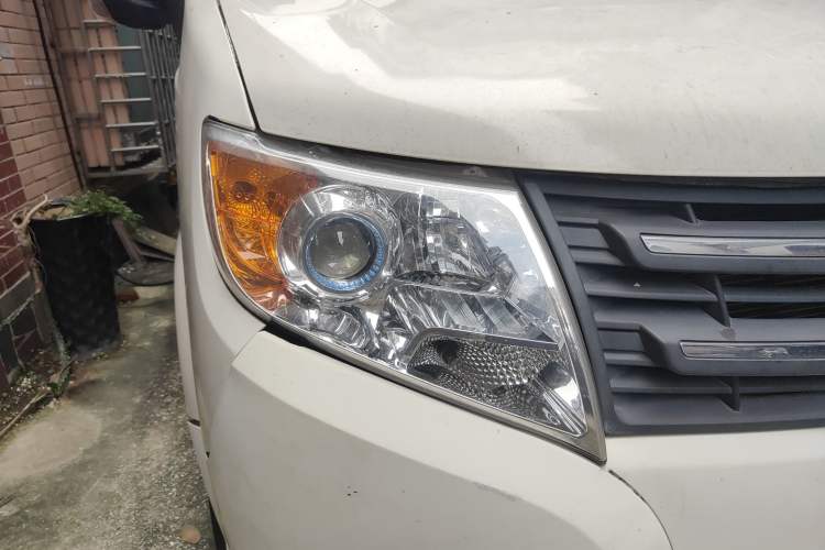 Used Dongfeng Yufeng Yufeng 2016 2.5T Lingyun Edition Yulibao Short Wheelbase Mid-Roof National V ZD25
