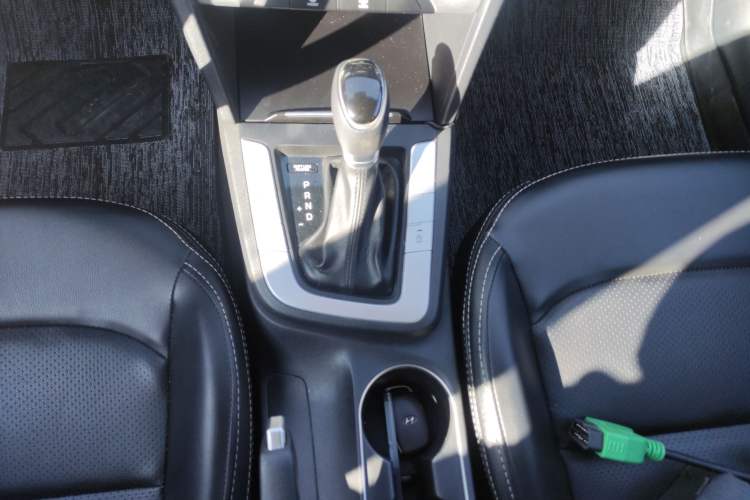 Used Hyundai Elantra (6th Generation / Lingdong) 2016 1.6L Automatic ZhiXuan – Elite Version Gear Lever