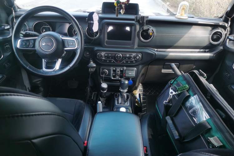 Used Jeep Wrangler 2018 2.0T Sahara Four-Door Edition
