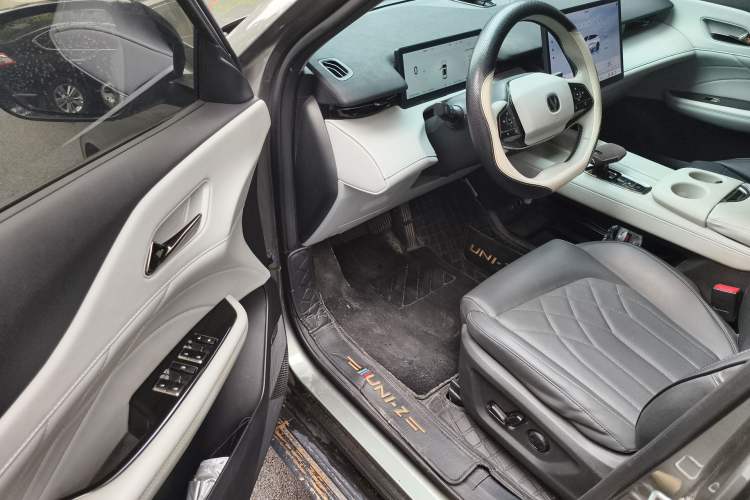 Used CHANGAN UNI-Z New Energy 2024 Blue Whale Smart Electric iDD 125km Excellence Model Driver Seat