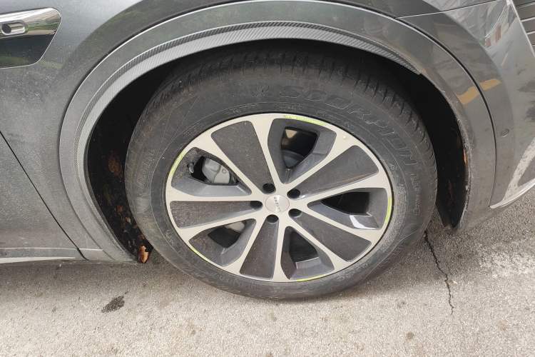 Used Hima Luxeed R7 2024 All-Electric 802 km Max Right Front Wheel Hub