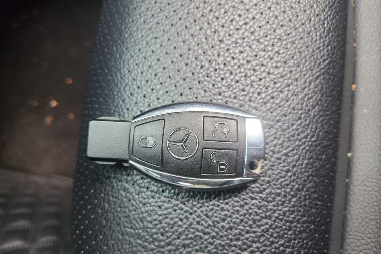 Used Mercedes-Benz GLC 2018 Facelifted GLC 260 4MATIC Dynamic Edition Vehicle Key