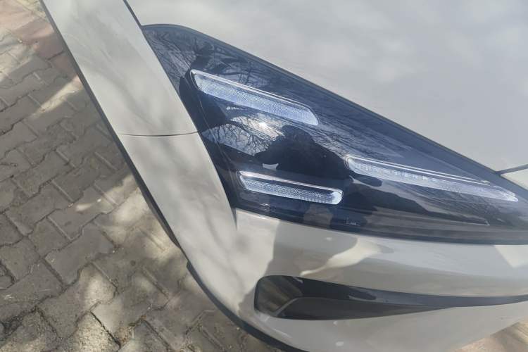 Used Baojun Yunhai 2024 140km Plug-in Hybrid Version Right Front Headlight