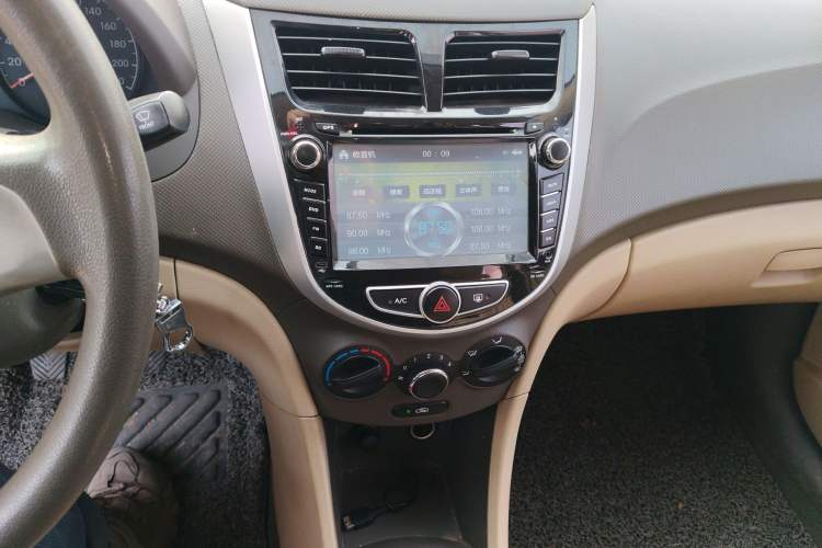 Used Hyundai Verna (older generation) 2010 Sedan 1.4L Manual Comfort GS
