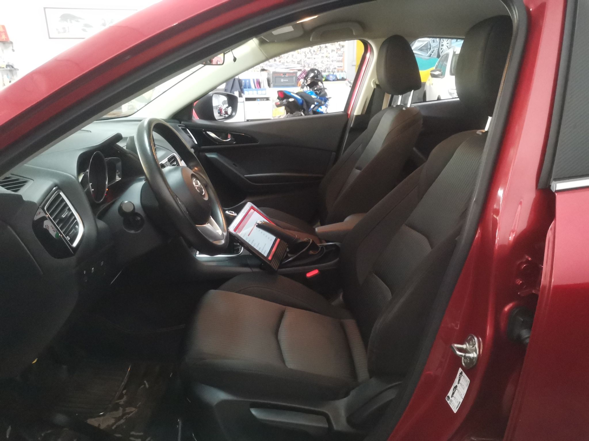 المقاعد الأمامية داخل السيارة