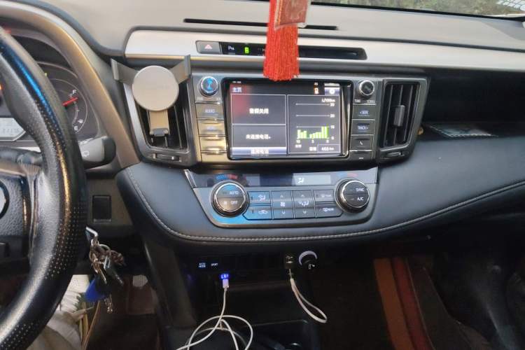 Used Toyota RAV4 2015 2.0L CVT Two-Wheel Drive Fashion Edition Audio And AC Panel