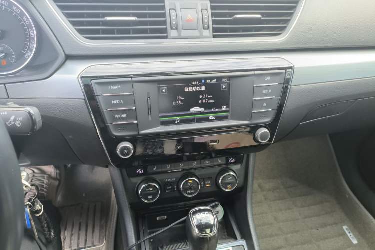 Used Skoda Superb 2016 TSI330 DSG Innovation Edition Audio And AC Panel