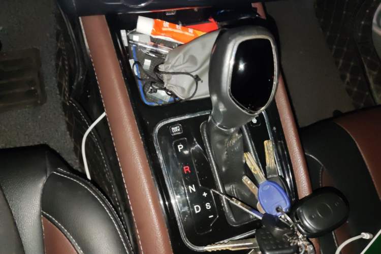 Used Dongfeng Fengon 580 2017 1.5T CVT Luxury Model Gear Lever