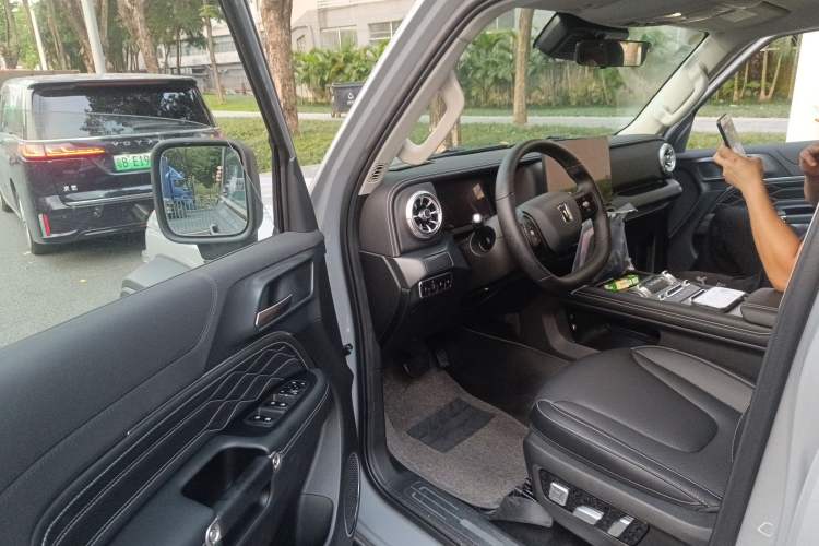 Used Tank 300 2025 2.0T Challenger Driver Seat