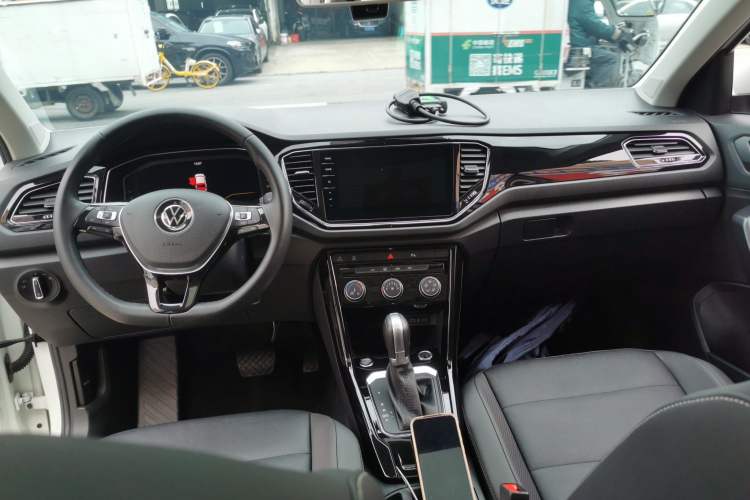 Used Volkswagen T-ROC 2022 280TSI DSG Two-Wheel Drive Comfort PLUS Center Console