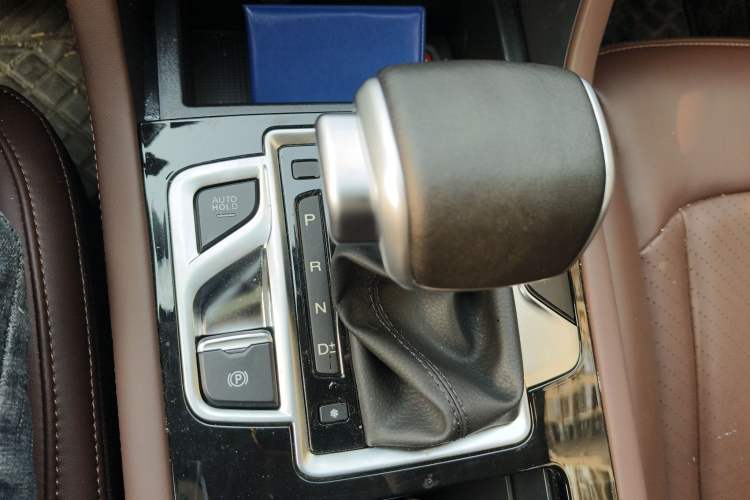 Used Sinotruk VGV U70Pro 2022 1.5T Automatic Youyue Edition 7-Seater Gear Lever