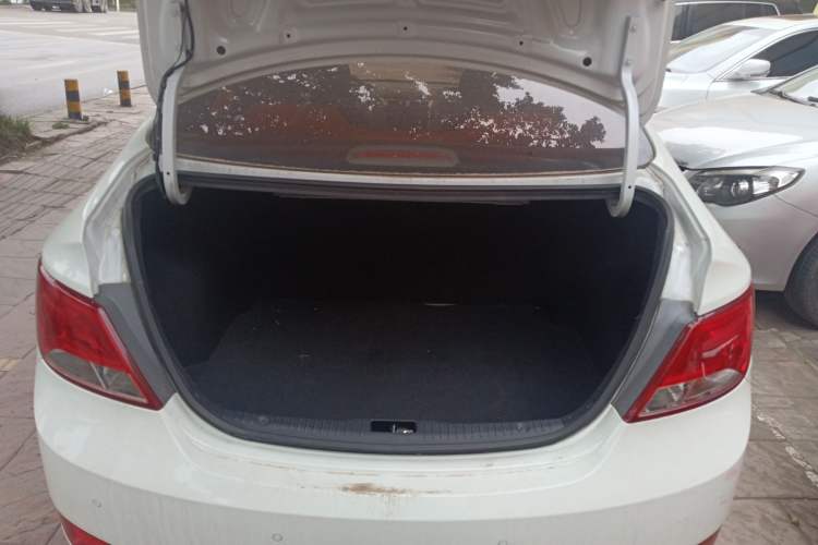 Used Hyundai Verna (older generation) 2016 1.4L Manual Smart GLS Trim
