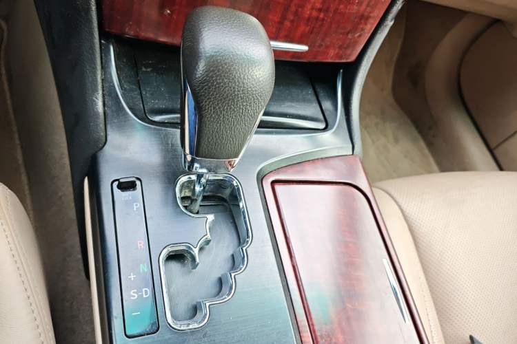 Used Toyota Crown 2010 2.5L Royal Leather Sunroof Edition Gear Lever