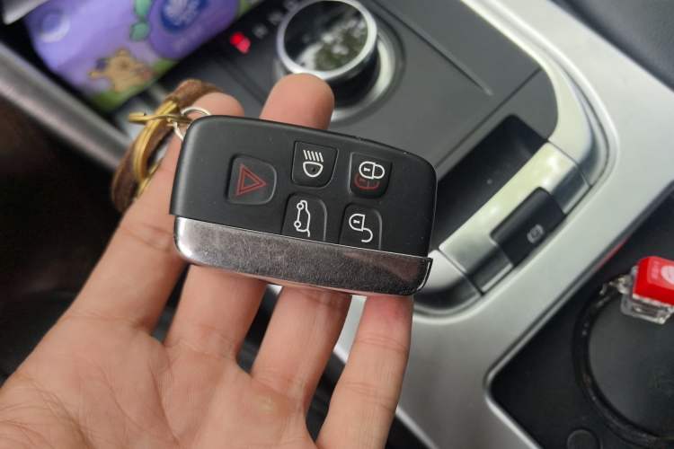 Used Land Rover Discovery Sport 2018 240 PS SE Version