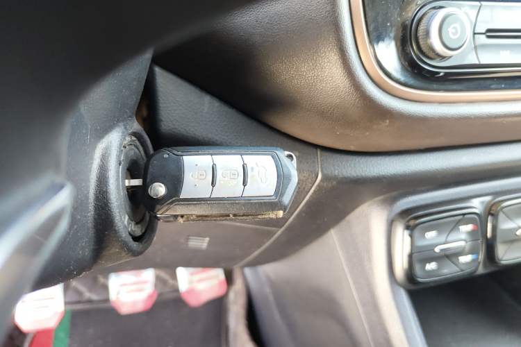 Used GAC Trumpchi GS3 2017 150N Manual Elite Edition Interior 1