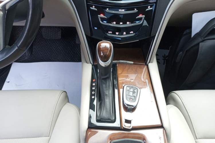 Used Cadillac XTS 2018 28T Elite Edition Gear Lever