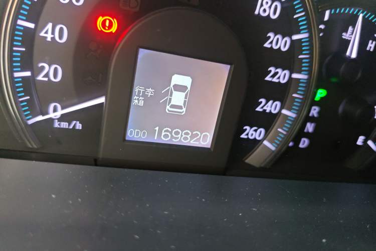 Used Toyota Crown 2010 2.5L Royal Leather Sunroof Edition Odometer Close Up