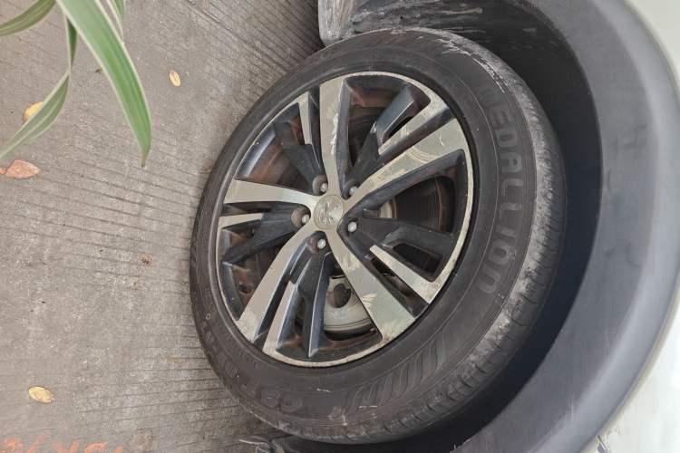 Used Peugeot 5008 2017 380THP 7-Seater Elite Edition Right Front Wheel Hub