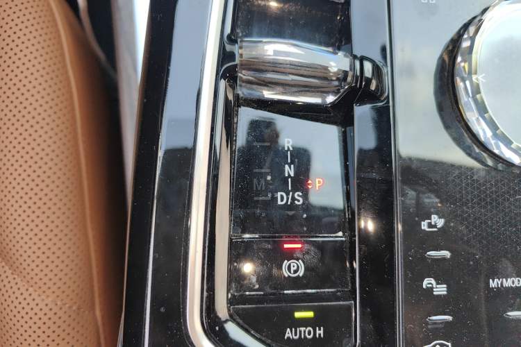 Used BMW 7 Series 2023 735Li M Sport Package Gear Lever