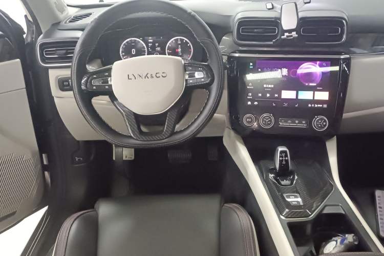 Used Lynk & Co 02 2019 High-Energy Edition 2.0T Automatic Two-Wheel Drive Shine Pro Edition China VI Standard Audio And AC Panel