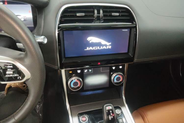 Used Jaguar XEL 2020 2.0T 200 PS R-DYNAMIC S Advanced Sport Edition Audio And AC Panel