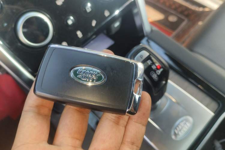 Used Land Rover Discovery Sport 2021 249 PS R-Dynamic SE Performance Tech Edition 7 Seats Vehicle Key