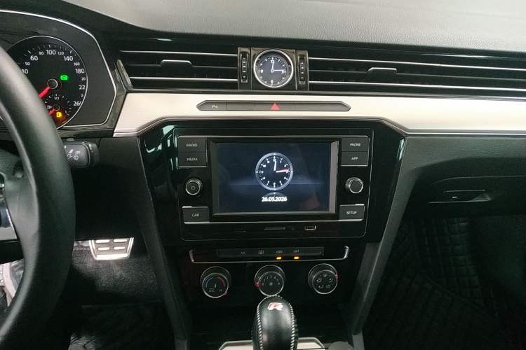 Used Volkswagen Magotan 2019 330TSI DSG Leading Edition China V Standard Audio And AC Panel