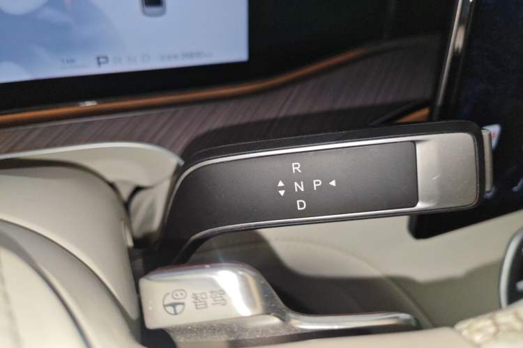 Used Denza N9 2025 Flagship Model Gear Lever