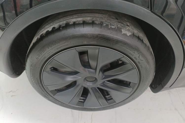 Used Tesla Model Y 2023 Rear-Wheel-Drive Version Right Rear Wheel Hub