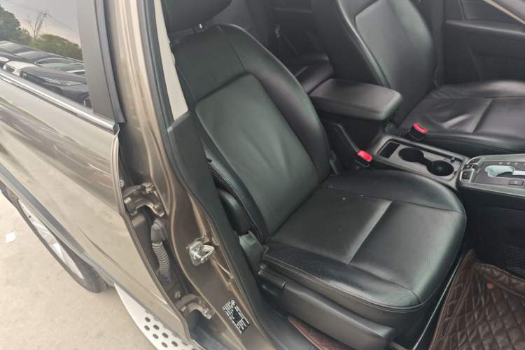 Used Chevrolet Captiva 2015 2.4L 4x4 Flagship Edition 7-Seater