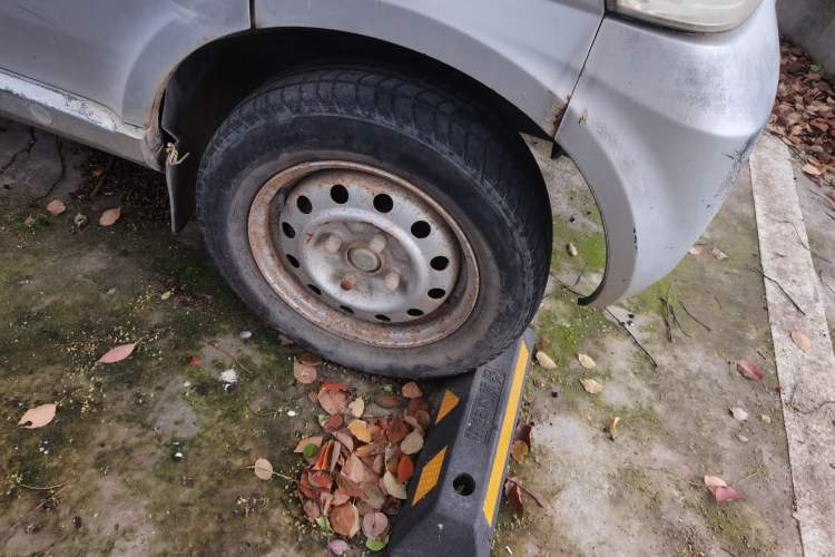 Used Wuling Rongguang 2011 1.2L Standard Version Right Front Wheel Hub