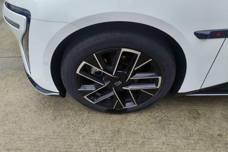 Used Avatr 06 2025 Pro Range-Extended Edition Left Front Wheel Hub