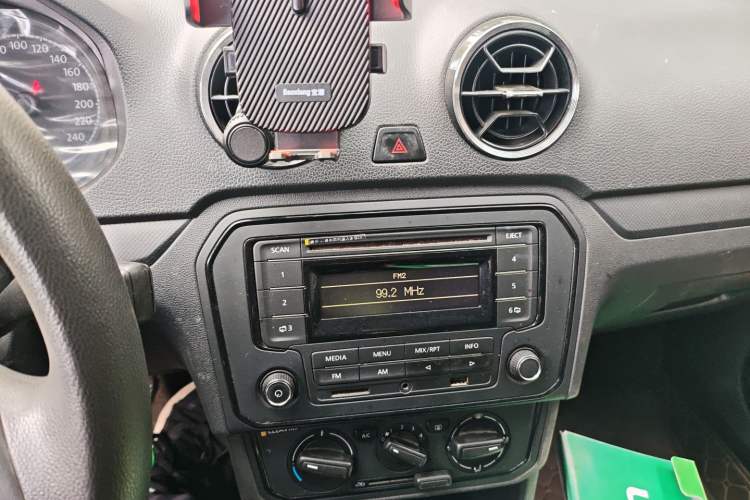 Used Volkswagen Jetta 2019 Dream Edition 1.4L Manual Fashion Version Audio And AC Panel