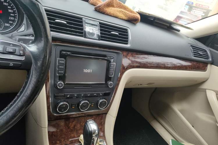 Used Volkswagen Passat 2013 1.8TSI DSG Prestige Edition Audio And AC Panel