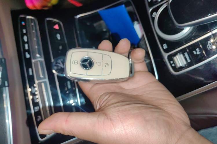 Used Mercedes-Benz E-Class 2017 E 200 L Sport 4MATIC Vehicle Key