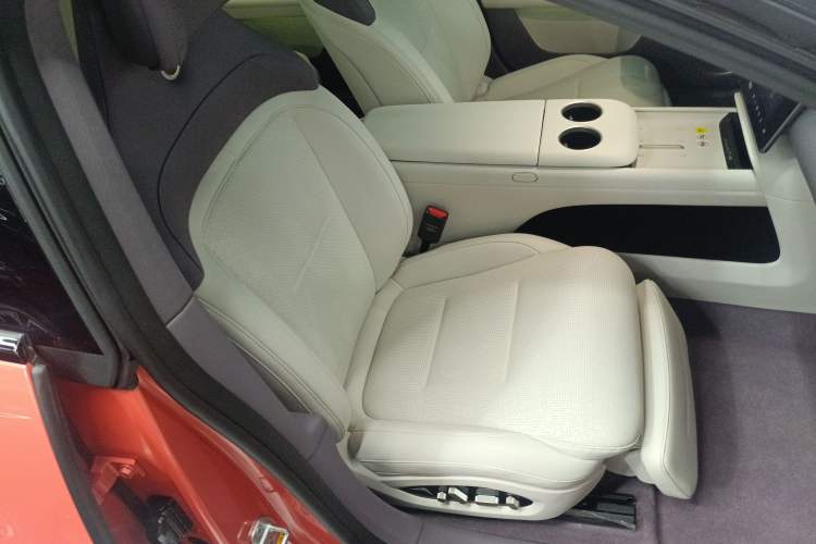 Used Avatr 06 2025 Pro Range-Extended Edition Right Front Seat