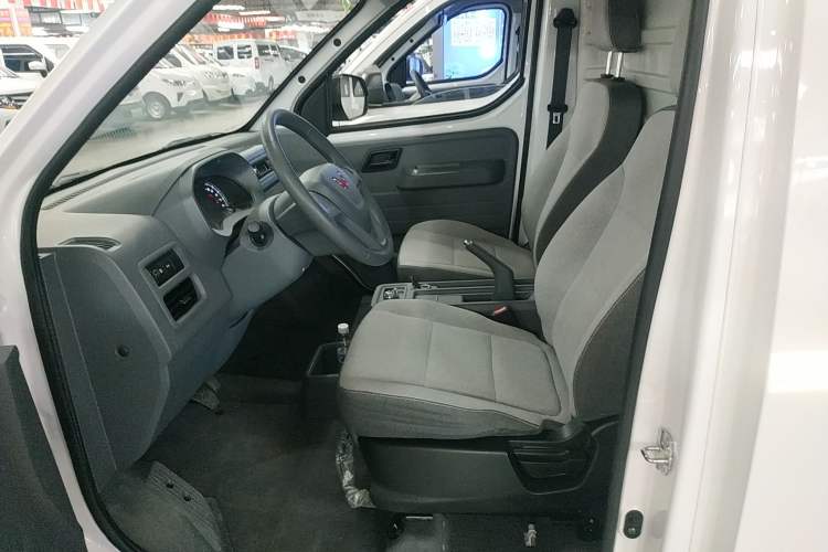 Used Wuling Yangguang 2024 300km Range Practical Window-Sealed Version 60kW