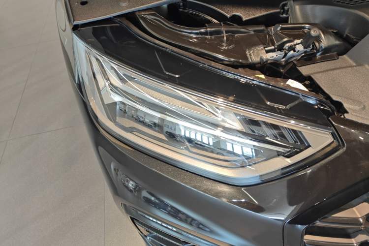 Used Audi Q5L 2024 40 TFSI Luxury Dynamic Edition Right Front Headlight