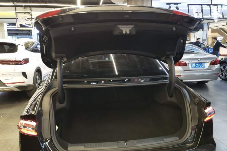 Used Lincoln Z 2022 iXiang Luxury Edition Trunk