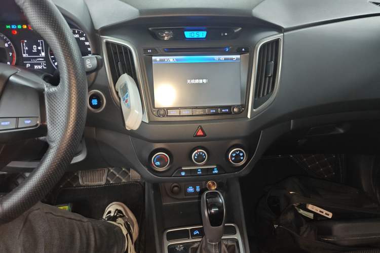 Used Hyundai ix25 2015 1.6L Automatic Two-Wheel Drive Smart GLS Trim Audio And AC Panel